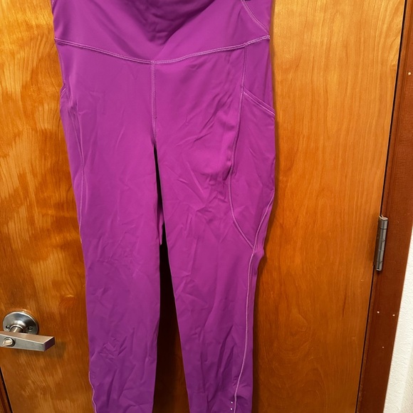 Lululemonn Fast and Free High Rise Tight 25” Pockets Size 6 - Picture 3 of 5